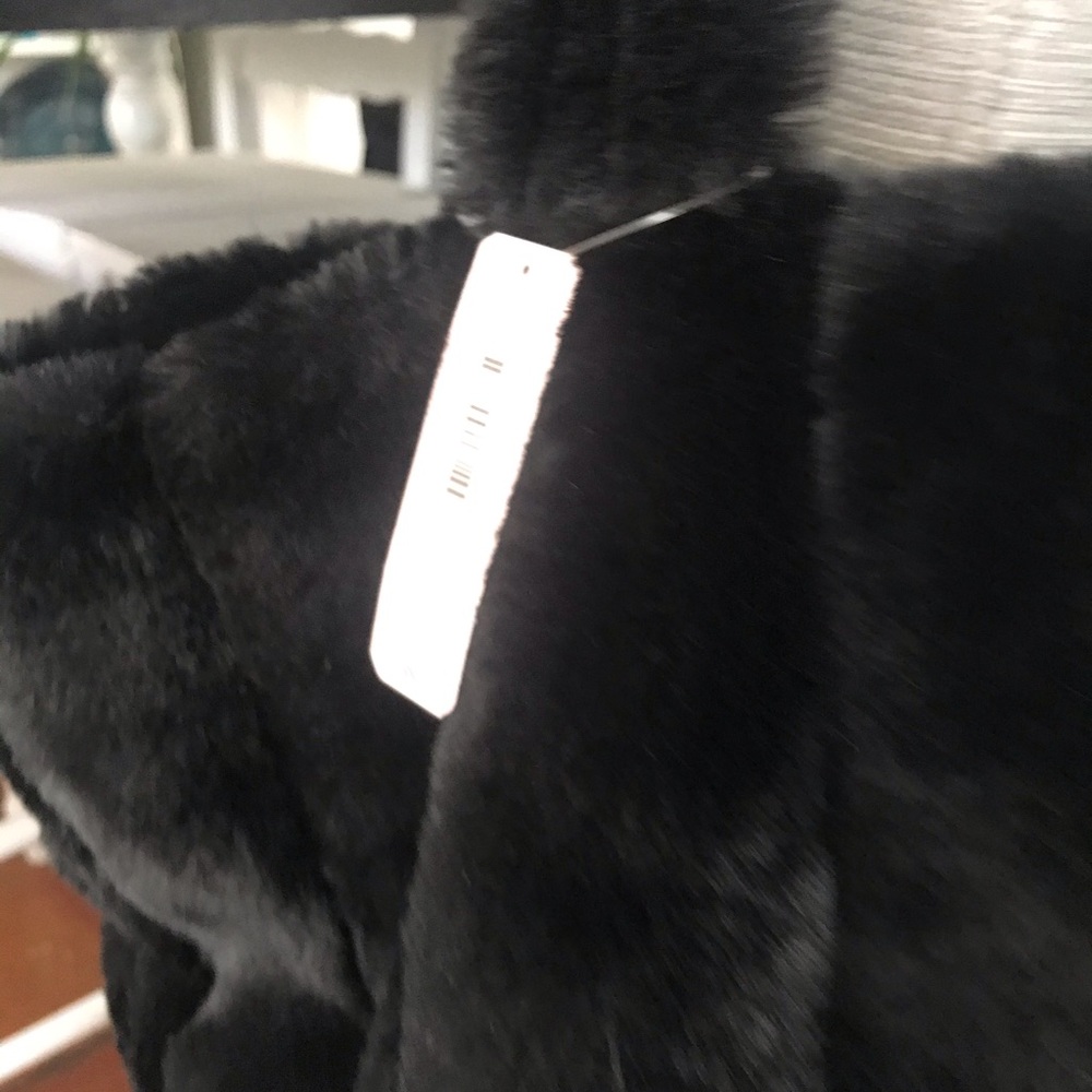 NWT Victoria’s Secret fuzzy black tote - Picture 4 of 6